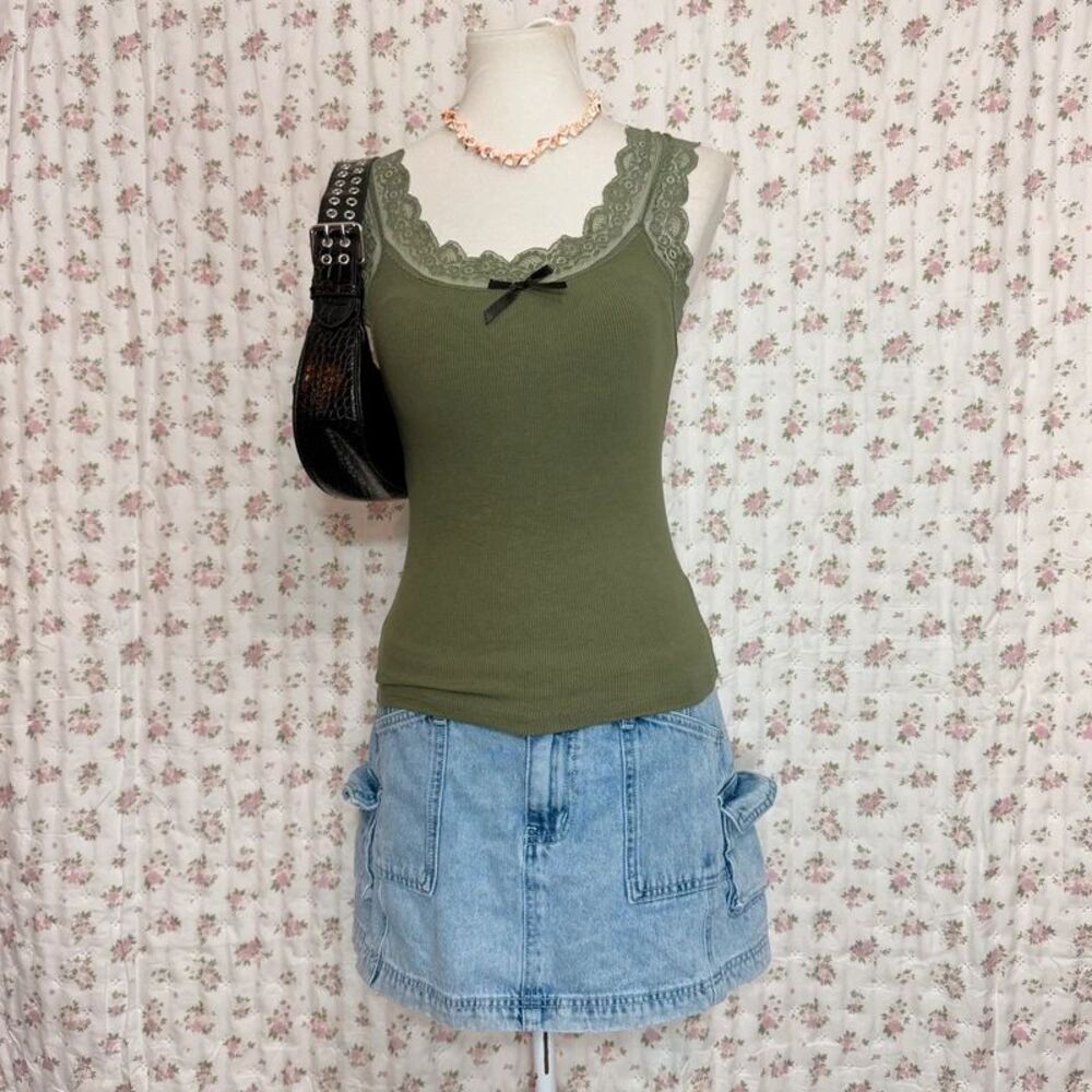Green Top Lace Sleeves Black Bow Built In Bra Women’s Small
